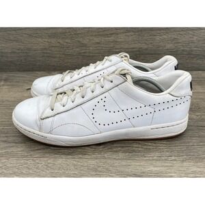 Nike‎ Tennis Classic Athletic Sneakers Women's Size 9.5 White 725111-102